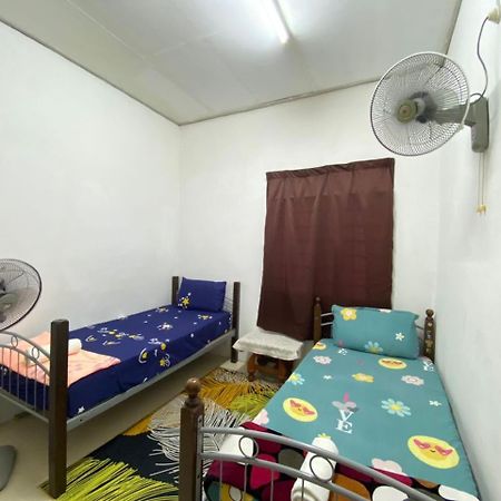 Homestay Ummi Куала Теренгану Екстериор снимка